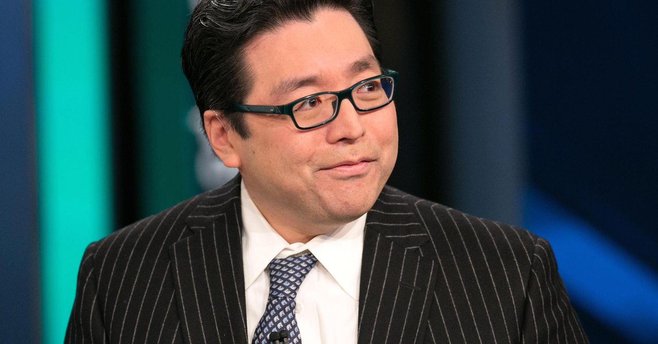 “Massive Outflow” Of Crypto Before Tax Day: This Is What Predicts Wall Street Bitcoin Bull Tom Lee