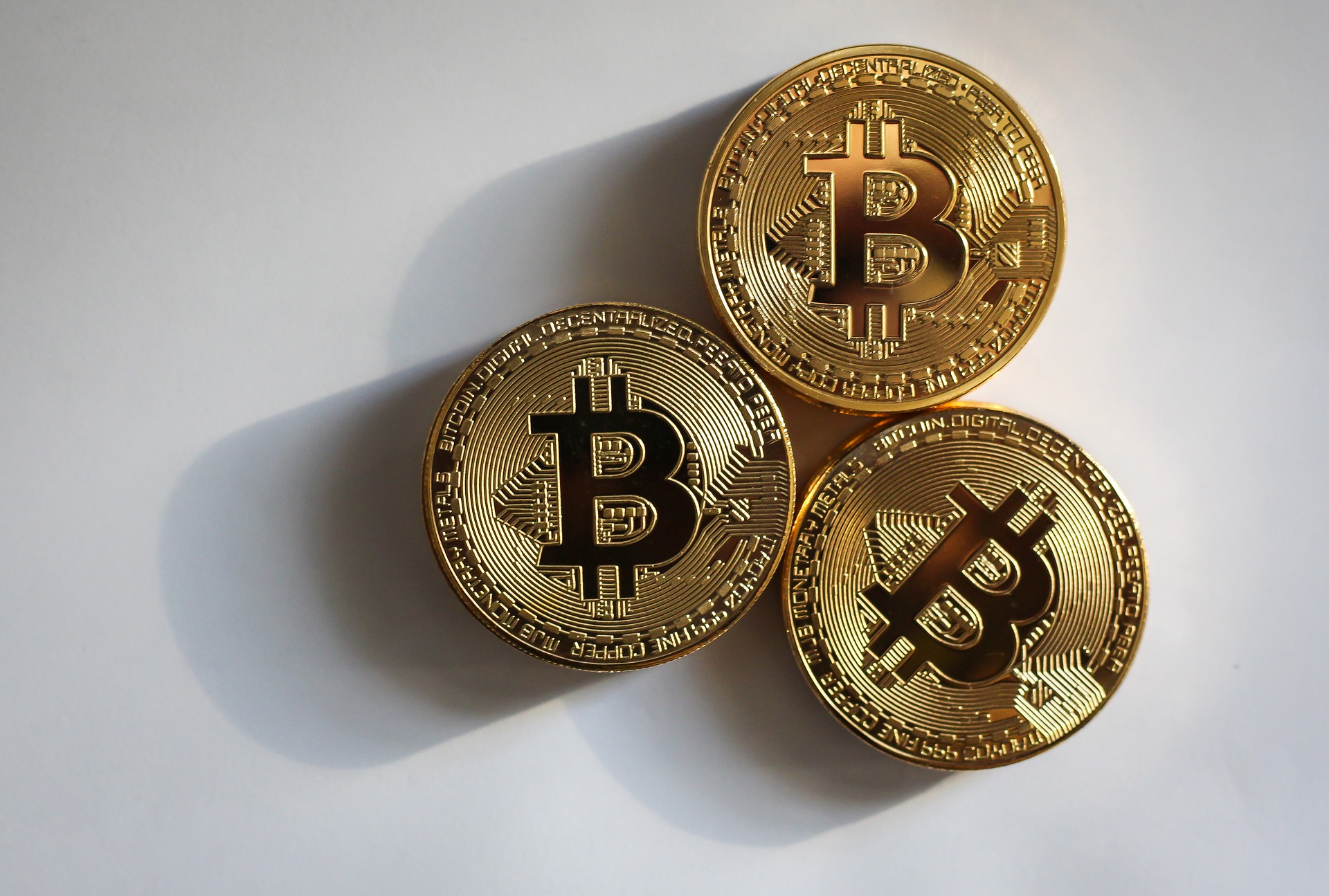 What is Bitcoin? The Gold Standard or an Asset with no Prospects?